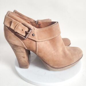 Sofft Camel Tan Belted Buckle Leather Shooties Ankle Boots Size 7.5 Block Heels‎